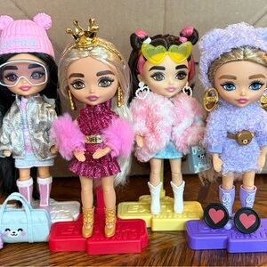 Barbie Extra Minis Dolls LOT of 4